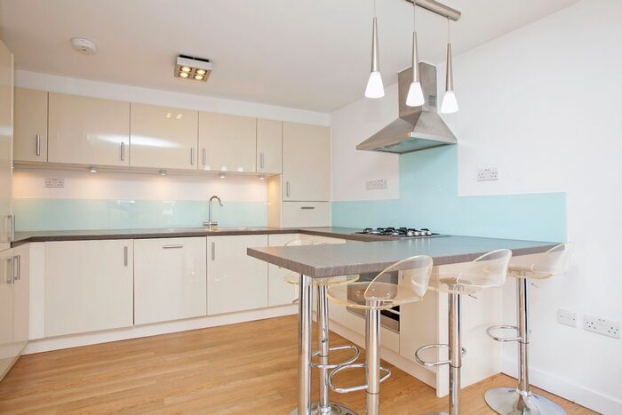 1 Bedroom Flat To Rent In Embassy Lodge, Green Lanes, Stoke Newington, London, N16