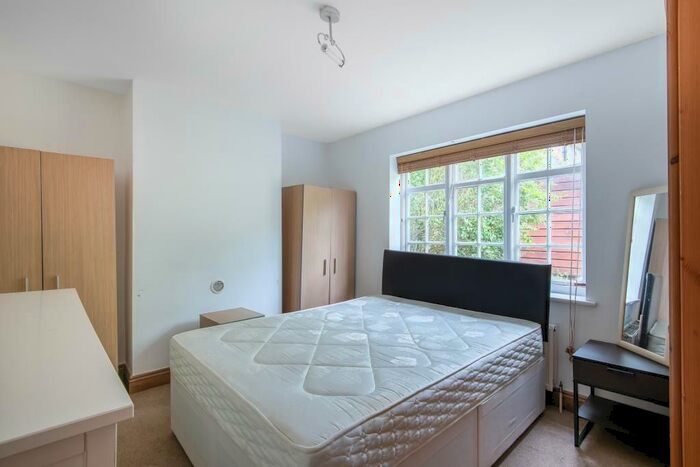 1 Bedroom Flat To Rent In Neale Close, London, N2