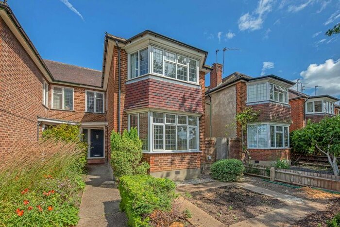 2 Bedroom Flat To Rent In Craneford Way, Twickenham, TW2