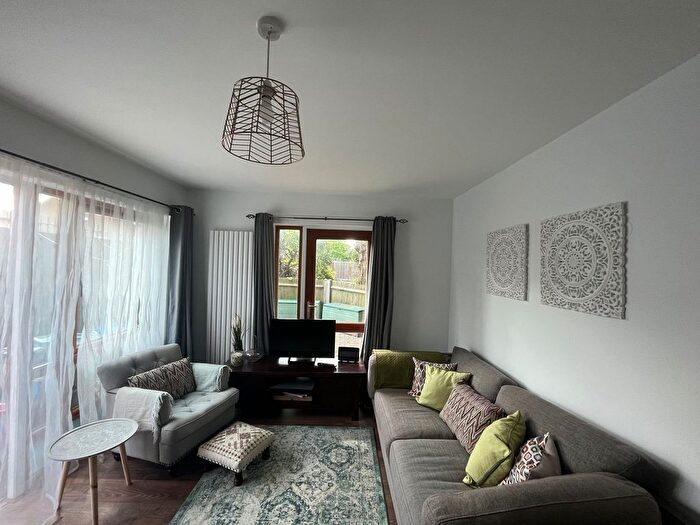 3 Bedroom Flat To Rent In Shadwell, E1