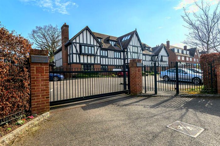 3 Bedroom Flat To Rent In Ockham Road South, East Horsley, KT24