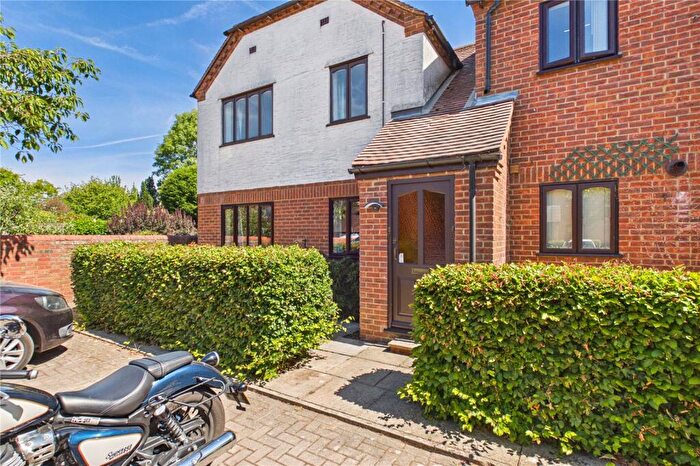 1 Bedroom Apartment For Sale In Meadow Lane, Pangbourne, Reading, Berkshire, RG8