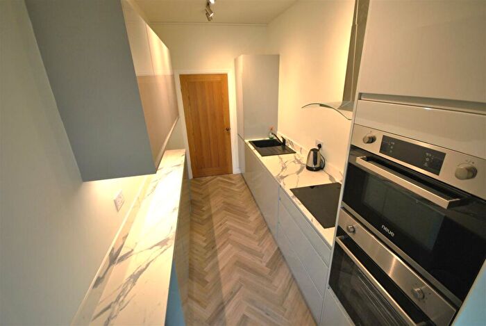 2 Bedroom Apartment To Rent In The Esplanade, Tenby, SA70