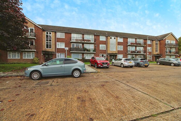 2 Bedroom Flat To Rent In Rydal Way, South Ruislip, HA4