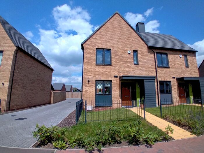 3 Bedroom Semi-Detached House To Rent In Green Avenue, Newark, NG24