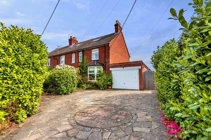 4 Bedroom Semi-Detached House To Rent In Liphook Road, Lindford, GU35