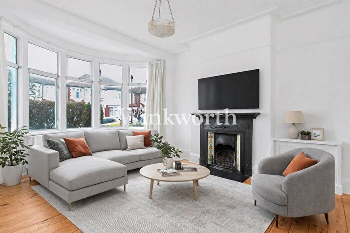 4 Bedroom Semi Detached House For Sale In Doveridge Gardens, London, N13