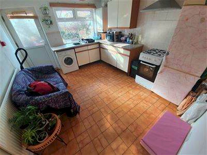 1 Bedroom Flat To Rent In Mundy Place, Cathays, Cardiff, CF24