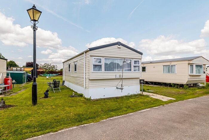 2 Bedroom Character Property For Sale In Oak Tree Holiday Park, PE22