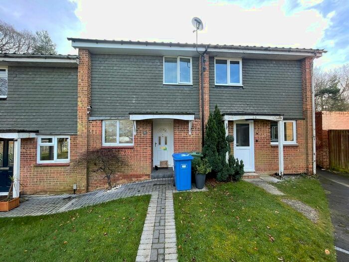 3 Bedroom End Of Terrace House To Rent In Knightswood, Bracknell, Berkshire, RG12