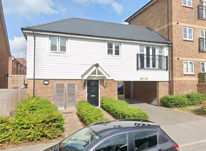 2 Bedroom Coach House To Rent In Rookfield Road, Faygate, Horsham, RH12