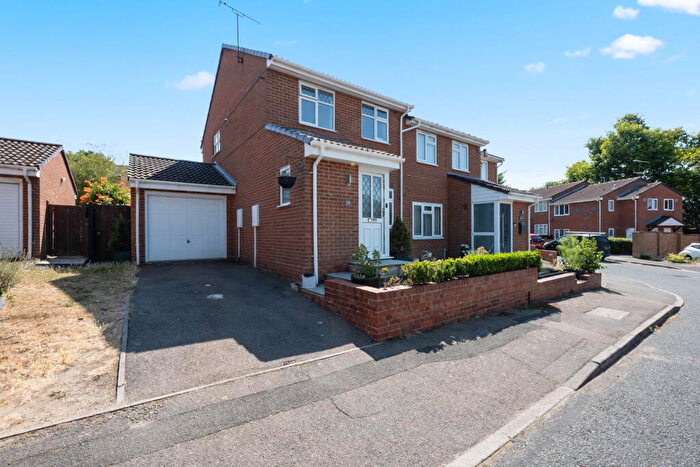 3 Bedroom Semi-Detached House For Sale In Ferrier Close, Gillingham, ME8