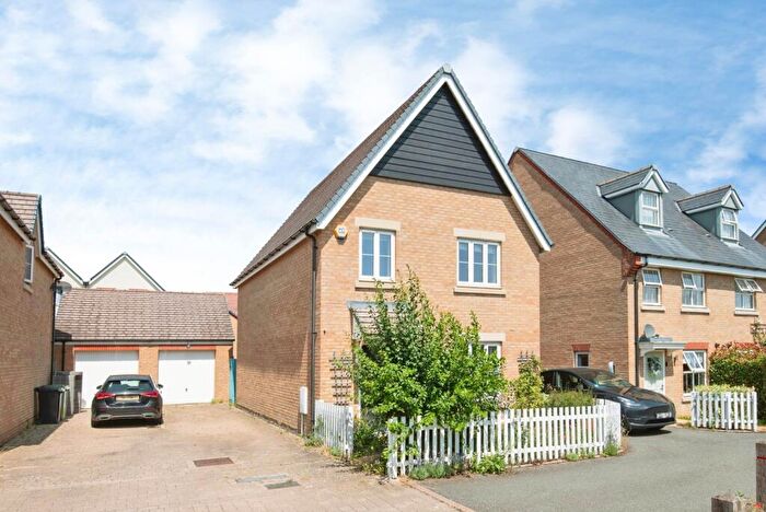 4 Bedroom Detached House For Sale In Arnold Rise, Biggleswade, Bedfordshire, SG18