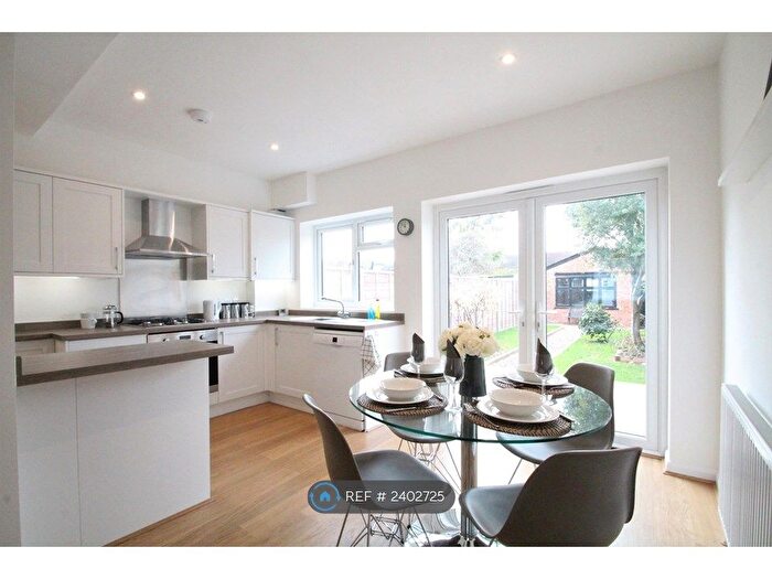 3 Bedroom Terraced House To Rent In Hazel Bank, Surbiton, KT5