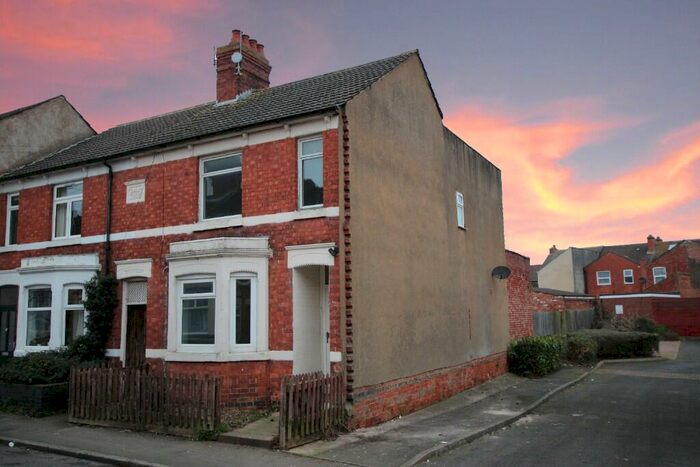 4 Bedroom End Of Terrace House To Rent In Wood Street, Kettering, Northamptonshire, NN16