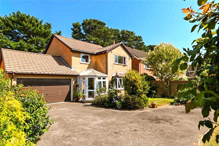 4 Bedroom Detached House For Sale In Spinacre, Barton On Sea, New Milton, Hampshire, BH25