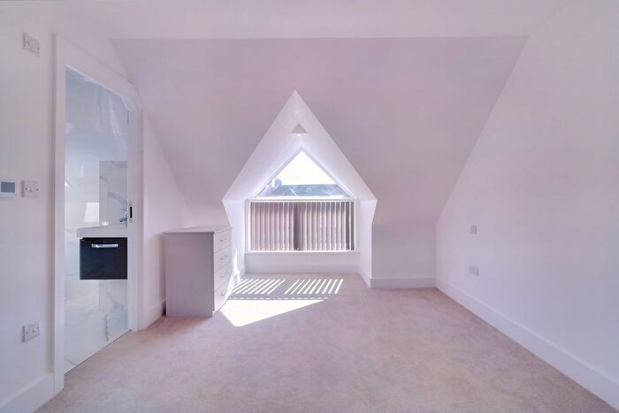 1 Bedroom Flat To Rent In Flat, High Road, Harrow Weald, HA3