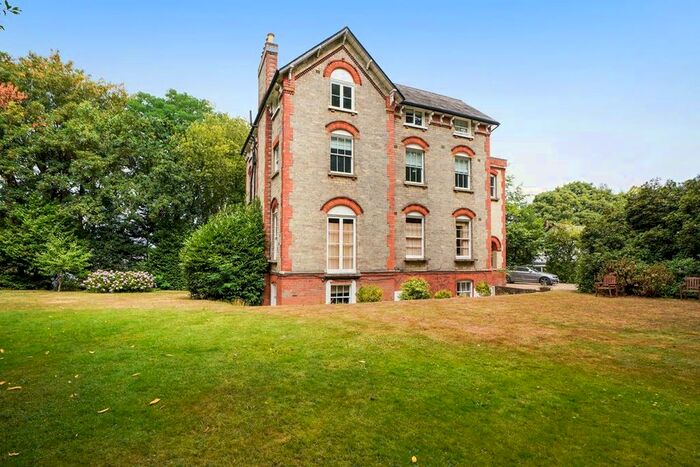 3 Bedroom Flat To Rent In Sandgate, Portsmouth Road, KT10