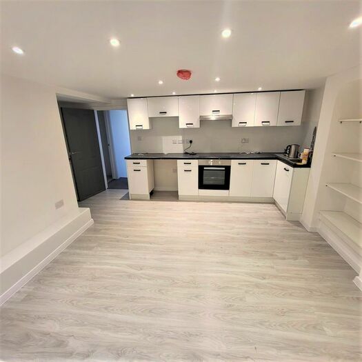 2 Bedroom Flat To Rent In Flat, Balby Road, Doncaster, DN4