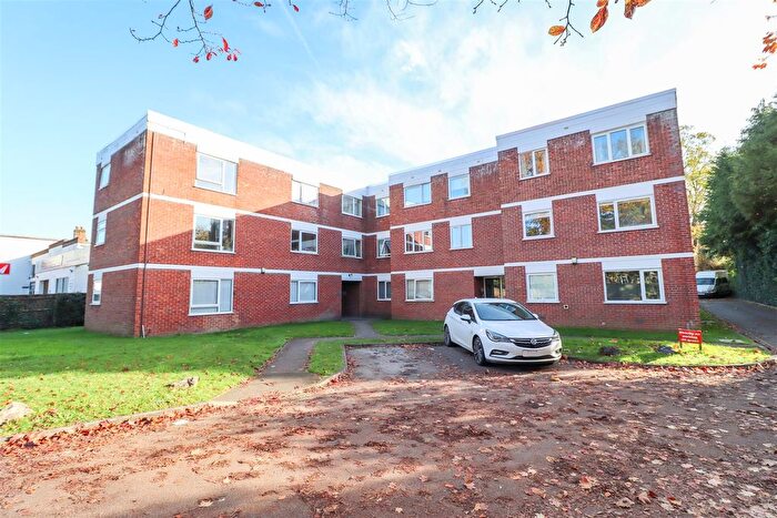 2 Bedroom Flat For Sale In Fleet Road, Fleet, GU51