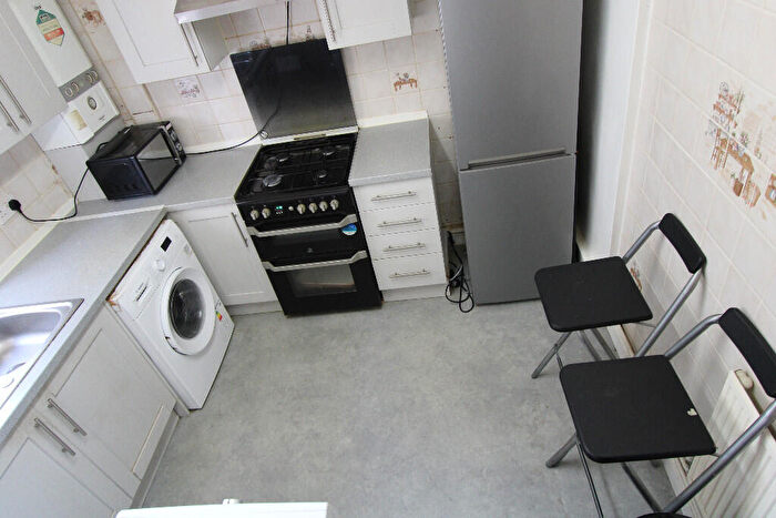 3 Bedroom Flat To Rent In Tamworth Lane, London, CR4