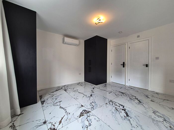 2 Bedroom Detached House To Rent In Mill Lane, London, NW6