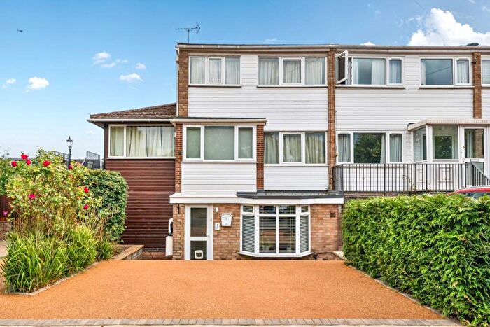 2 Bedroom Flat To Rent In Stovell Road Windsor, SL4