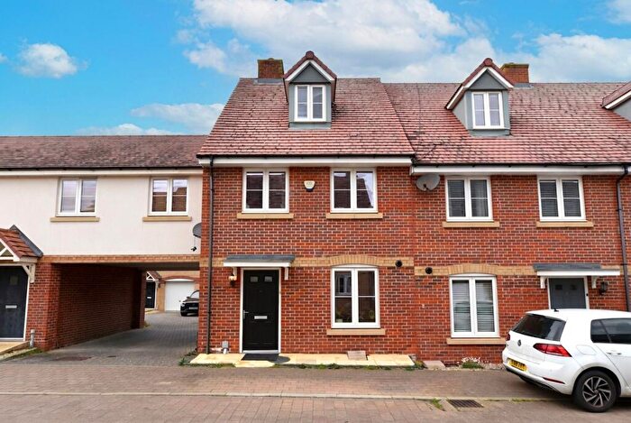3 Bedroom End Of Terrace House For Sale In Chamberlain Park, Biggleswade, SG18