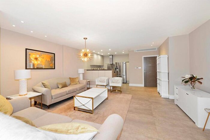 2 Bedroom Apartment To Rent In Lyndhurst Road, Hampstead, London, NW3