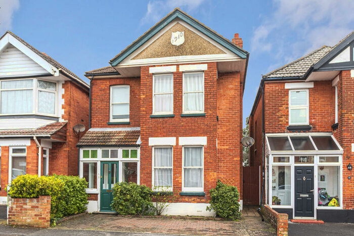 4 Bedroom Detached House To Rent In Hillbrow Road, Southbourne, BH6
