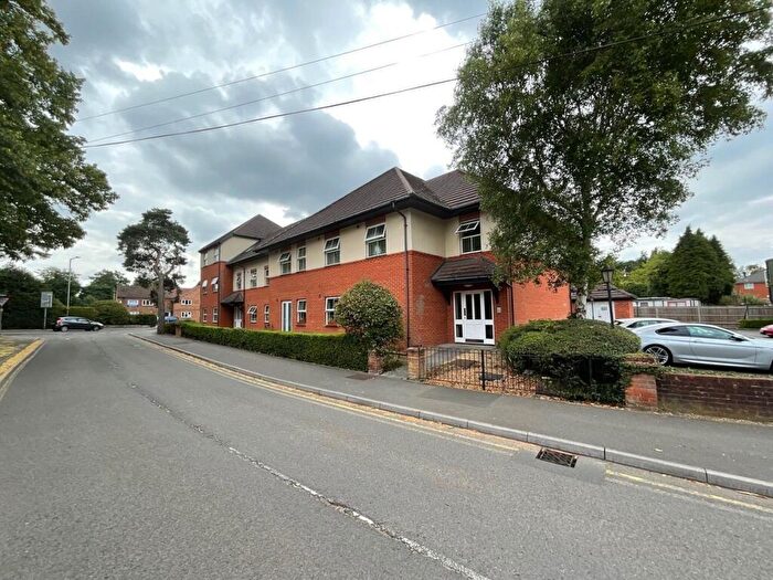 2 Bedroom Apartment To Rent In Pinewood Avenue, Crowthorne, Berkshire, RG45