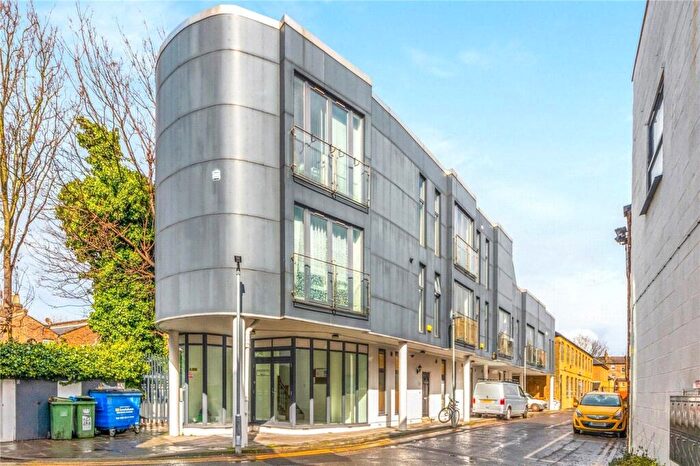 2 Bedroom Apartment To Rent In Hatcham Park Mews, London, SE14