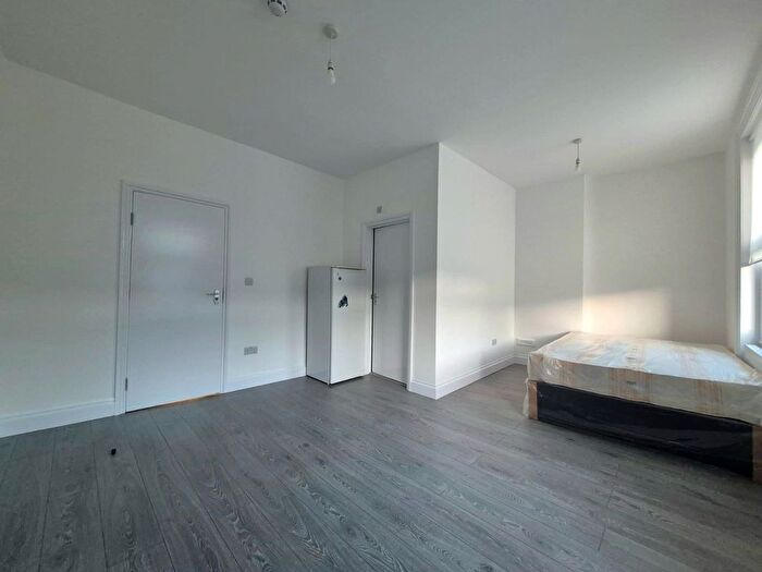 1 Bedroom Studio To Rent In Myddleton Road, N22