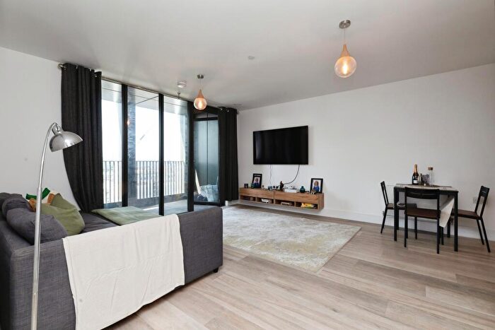 2 Bedroom Flat For Sale In Marshgate Lane, London, E15