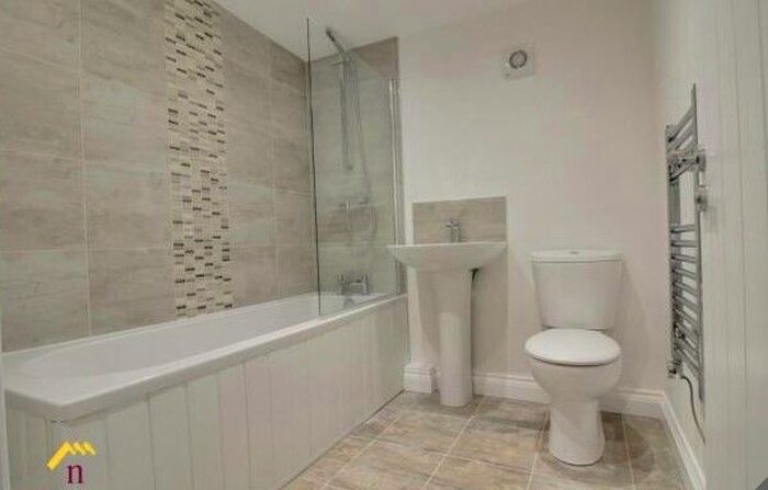 2 Bedroom Flat To Rent In High Street, Hatfield, Doncaster, DN7