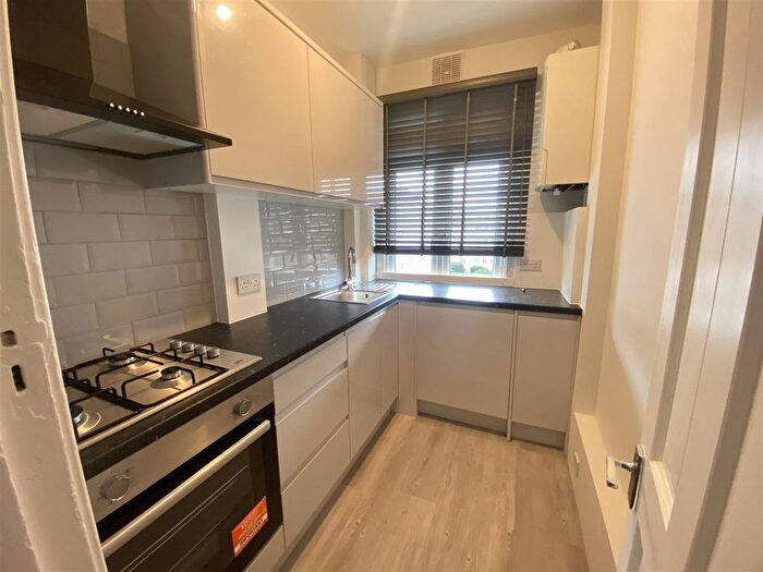 2 Bedroom Flat To Rent In Brixton Hill, London, SW2