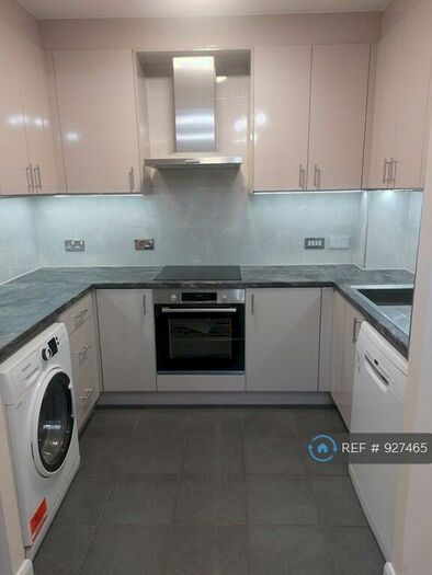 2 Bedroom Flat To Rent In Aspects Court, Slough, SL1