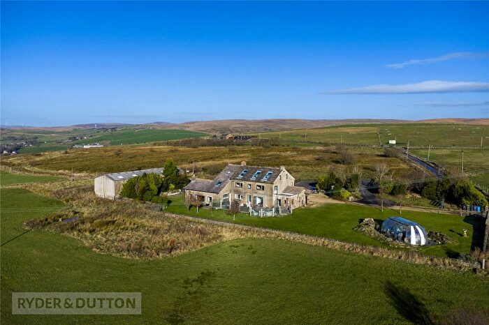 5 Bedroom Property For Sale In Broad Lane, Delph, Saddleworth, OL3