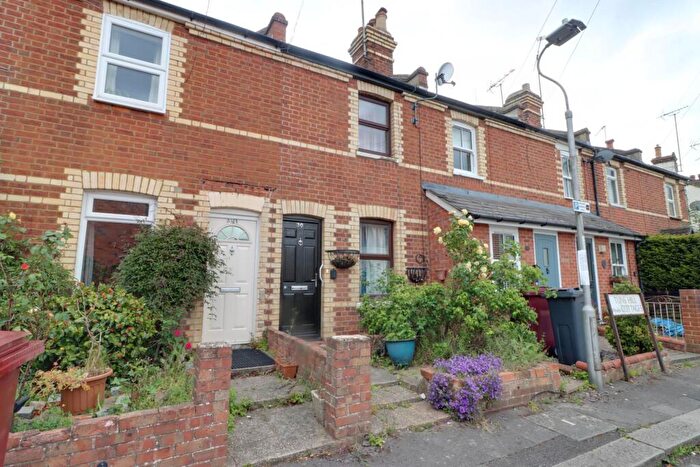 2 Bedroom Terraced House For Sale In Tuns Hill Cottages, Reading, RG6