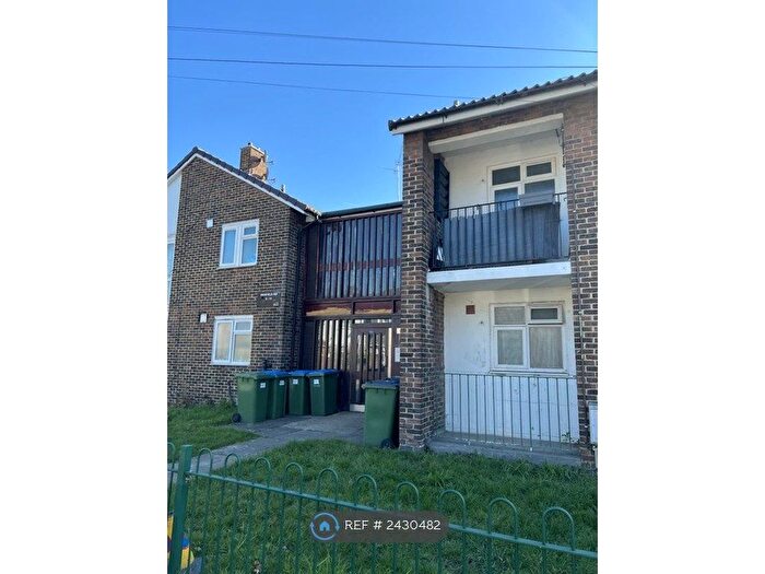 Studio To Rent In Panfield Road, London, SE2