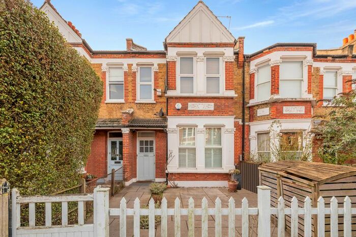 3 Bedroom Flat To Rent In Beauval Road, London, SE22