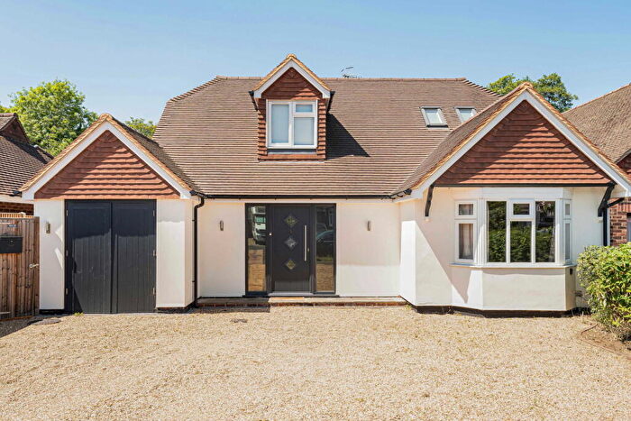 3 Bedroom Chalet For Sale In New Road, Guildford, GU5