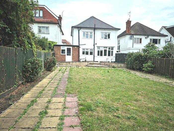 4 Bedroom Semi-Detached House To Rent In Hendon, London, NW4