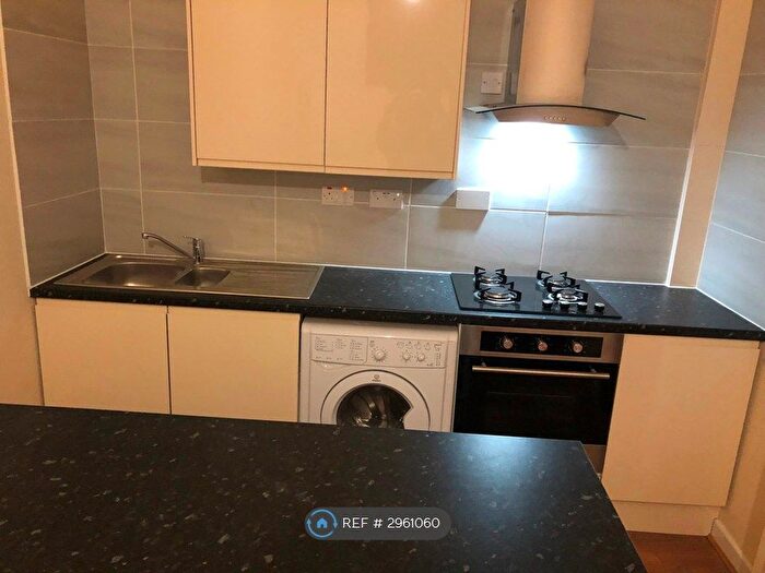 1 Bedroom Flat To Rent In Longsight, Manchester, M13