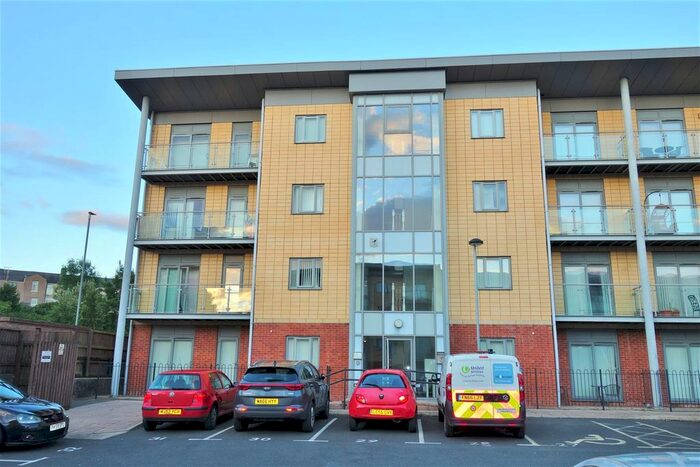 2 Bedroom Flat To Rent In Hollins Bank Court, Blackburn, Gy, BB2