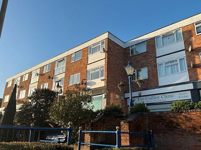 2 Bedroom Flat For Sale In Maynards Place, Cuffley, EN6