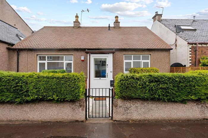 2 Bedroom Detached Bungalow For Sale In Dunfermline Road, Crossgates, KY4