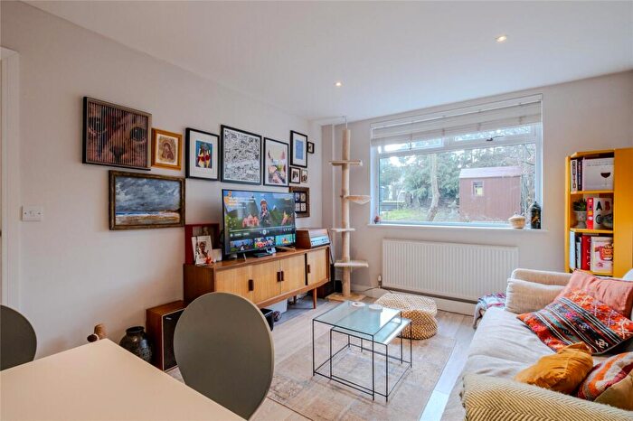 2 Bedroom Apartment For Sale In Beulah Hill, London, SE19
