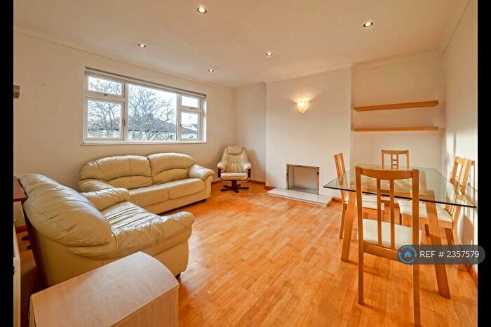 2 Bedroom Flat To Rent In Lichfield Grove, London, N3