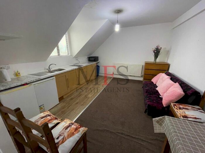 1 Bedroom Flat To Rent In King Street, Southall UB2